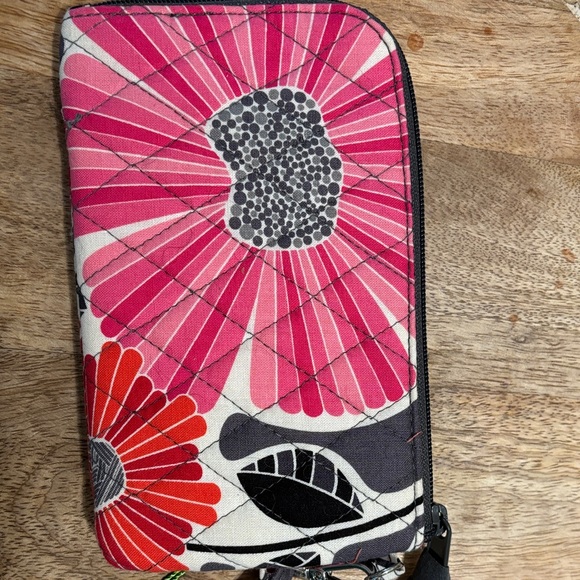 Vera Bradley Wristlet in Cherry Blossoms with Pink and Red - NEW with Tags - Picture 7 of 8
